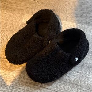 CROCS Black Fuzzy Slippers